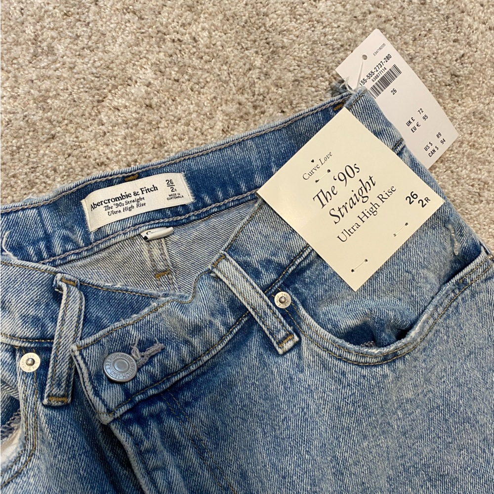 Abercrombie and Fitch “90’s Straight Ultra High Rise” jeans. Size 2/26 R.